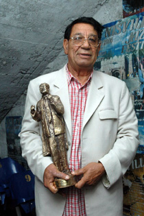 Saban sa svojom statuom - Grand Prix Nisville jazz festivala (2)